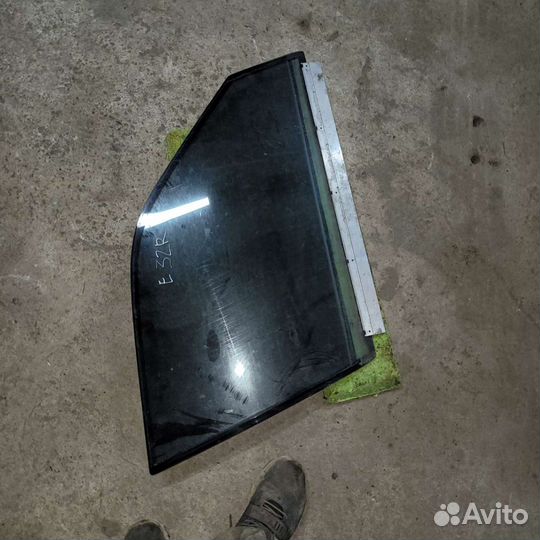 Двойной стекло правое на бмв е32