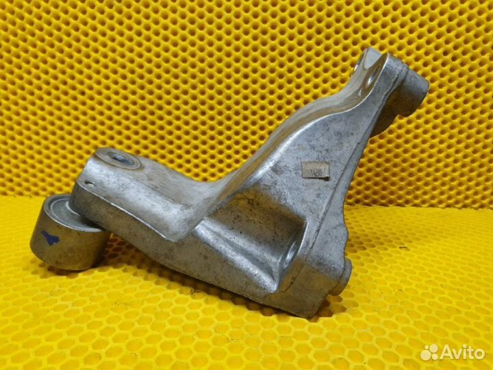 Кронштейн двигателя правый Ford Mustang VI N48H