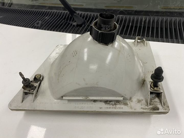 Фара передняя правая Ford E150/E250/E350