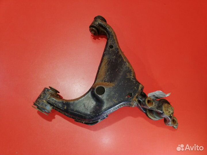 Рычаг подвески нижний передний левый Toyota Hilux