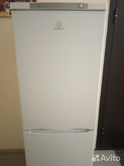 Холодильник Indesit
