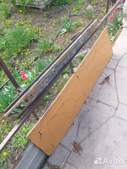 Усилитель переднего бампера VW golf 2