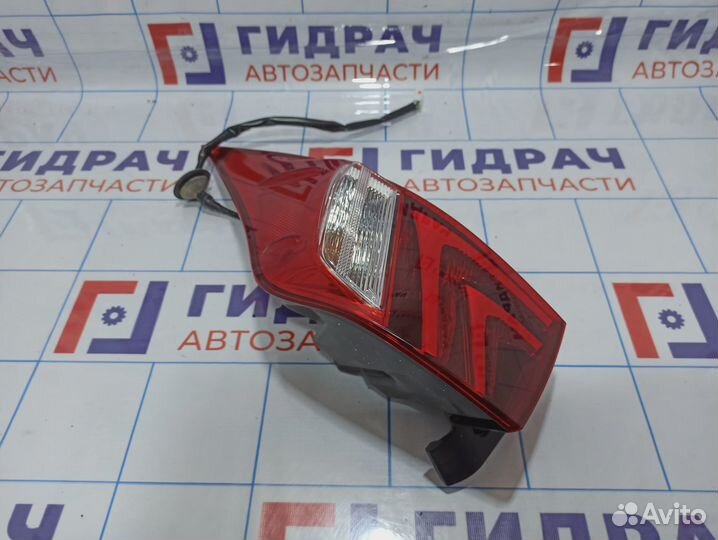 Фонарь задний наружный правый Lexus IS250 (XE30) 8