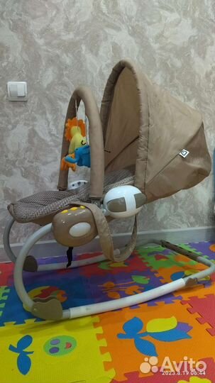 Шезлонг детский с вибрацией