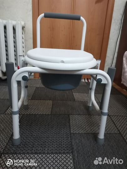 Стульчик для туалета пожилых и болеющих людей
