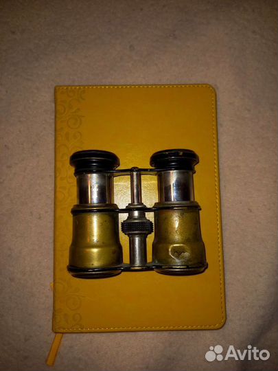 Антикварный бинокль Chevalier Paris