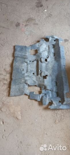 Шумоизоляция пола кузова Volvo V50