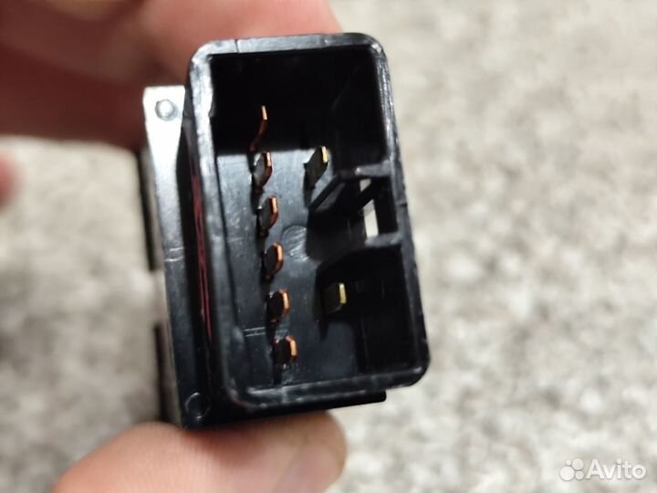 Кнопка аварийки Kia Rio 2