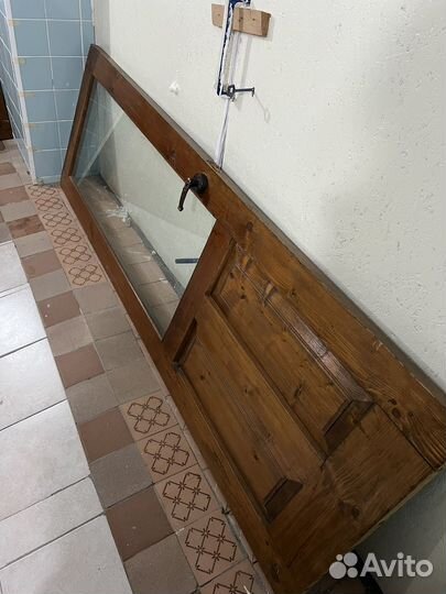 Дверь со стеклянной вставкой