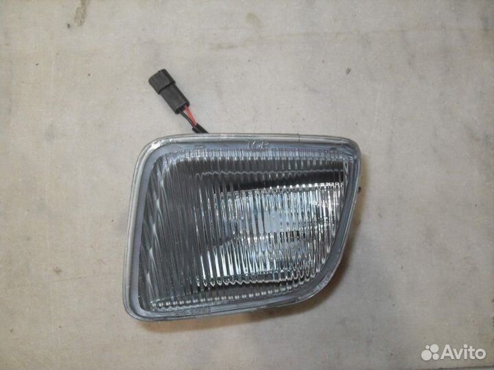 Противотуманная фара левая передняя левая Toyota