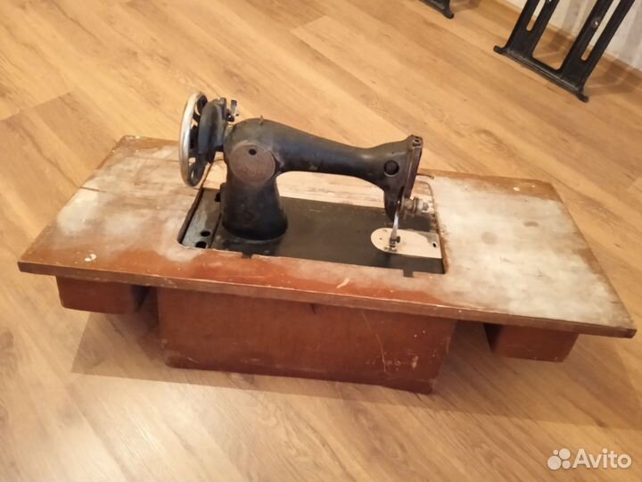 Швейная машинка ножная