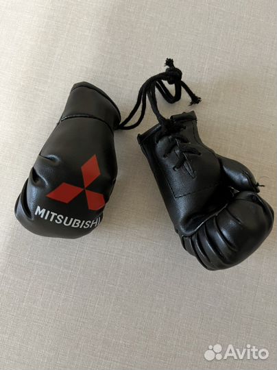 Боксерские перчатки для авто