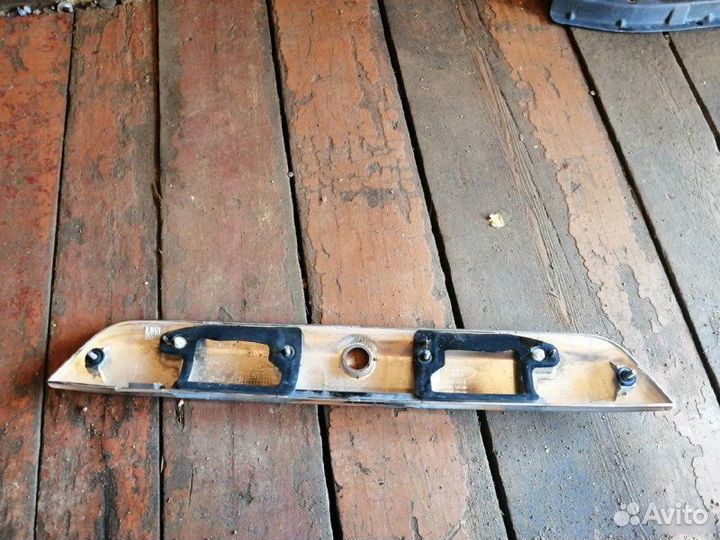 Накладка двери багажника Nissan Terrano