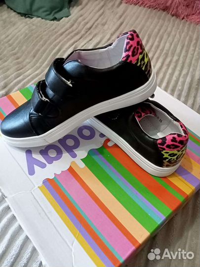 Кроссовки для девочки