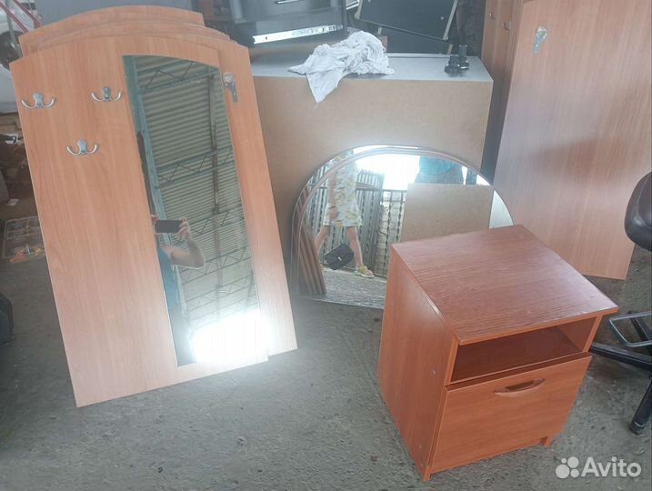 Вешалка с зеркалом