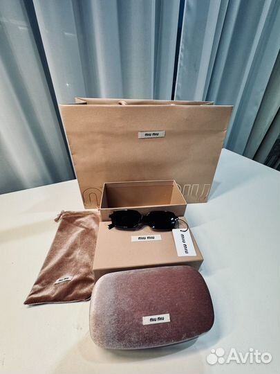 Солнцезащитные очки miu miu