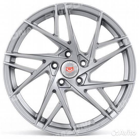 Литой диск в стиле vossen R18 5x114.3