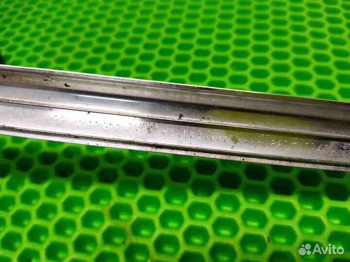 Молдинг стекла задний левый Volkswagen Touareg FL