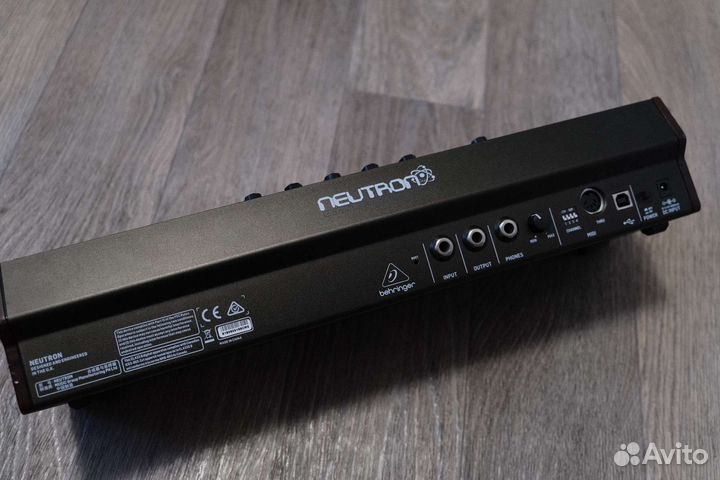 Аналоговый синтезатор Behringer Neutron