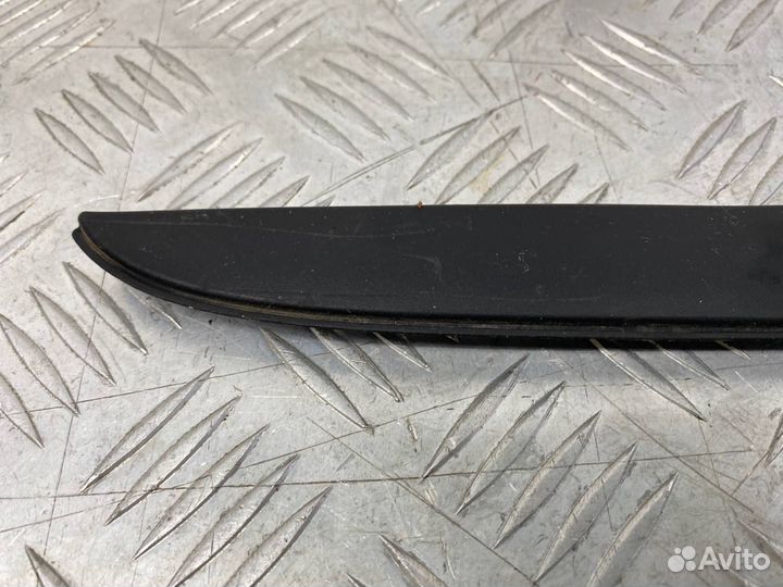 Б/У накладка лобового стекла (молдинг) правый Ford