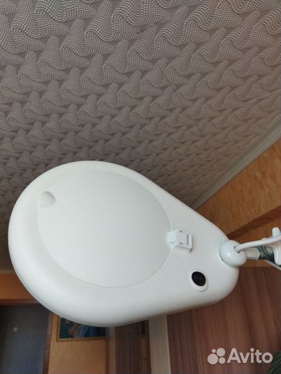 Лампа лупа на струбцине