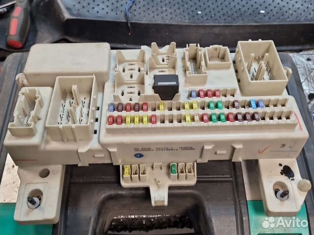 Блок предохронителей mazda 3 bk BS3E-66-730 C