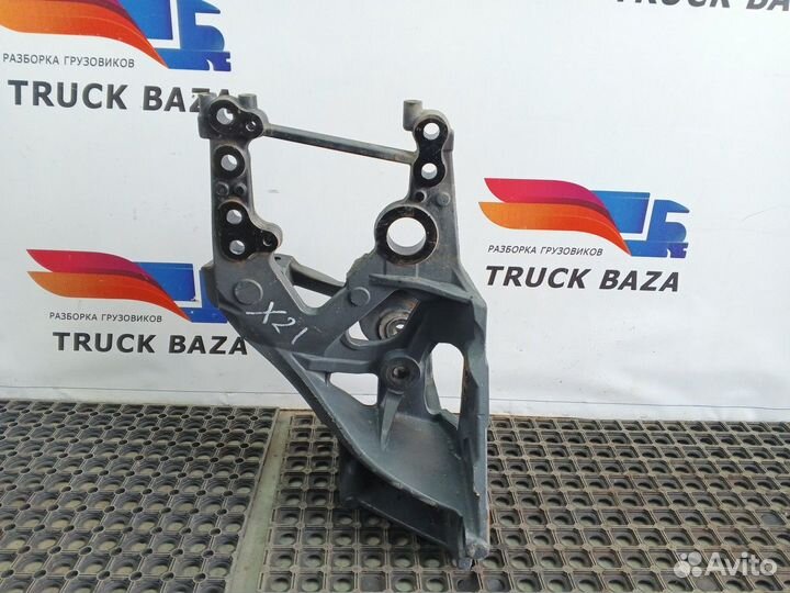 Кронштейн передней рессоры правый Daf XF106