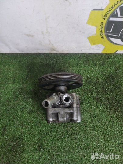 Насос гура Nissan Bluebird SU14 CD20 2000