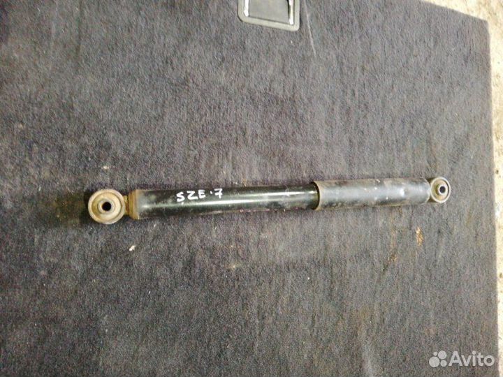 Стойка амортизатора задняя Suzuki Grand Vitara