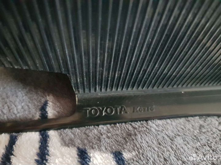 Фонарь задний левый Toyota Hilux Surf