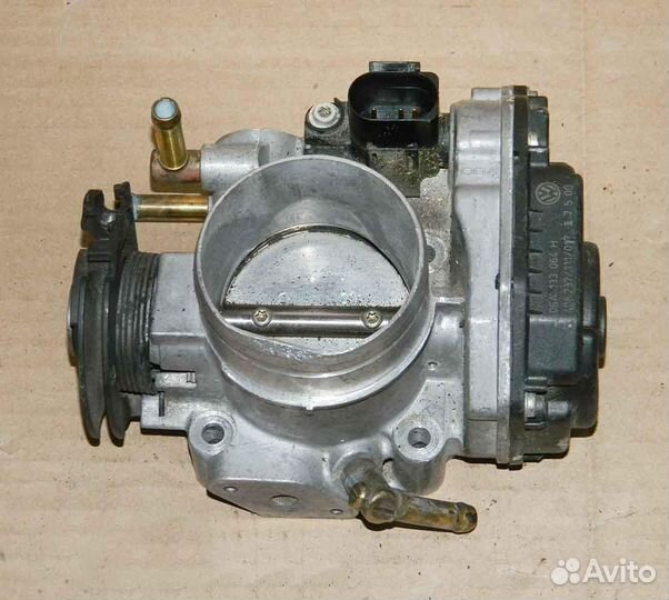 Заслонка дроссельная WV Golf 4 06A133064H