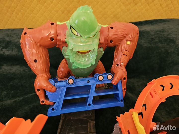 Автотрек hot wheels атака бешеной гориллы