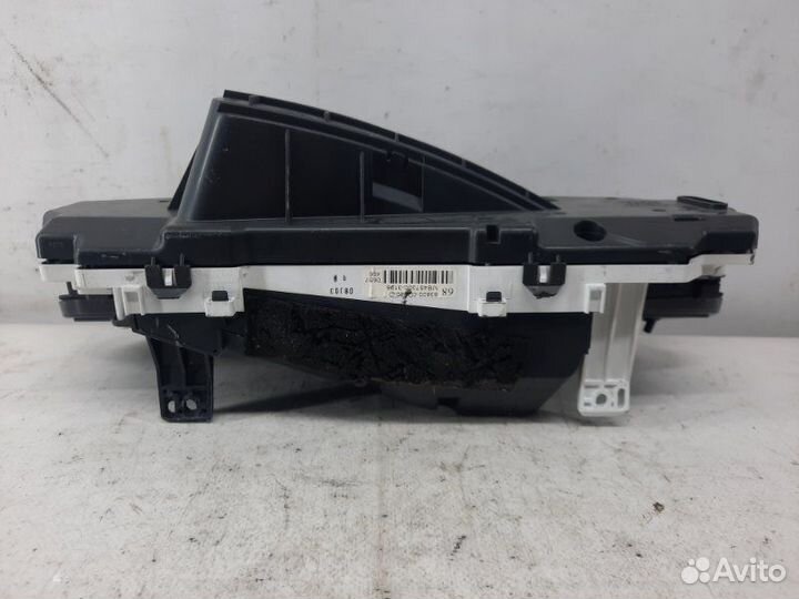 Щиток приборов (приборная панель) Toyota Yaris