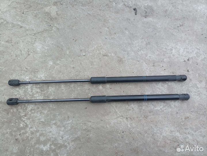 Амортизатор багажника Skoda Octavia A7