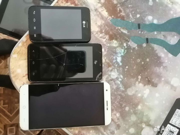 Продам планшеты на запчасти