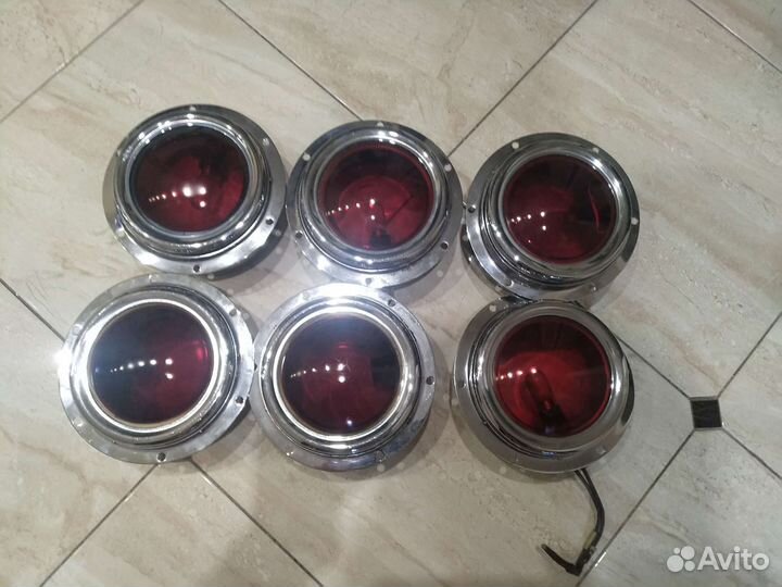 Старинные фары вагона метро