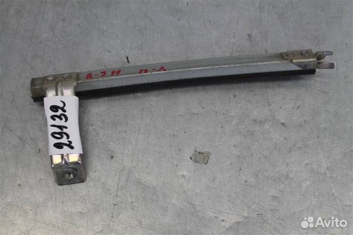 Направляющая стекла двери передней левой Nissan Q