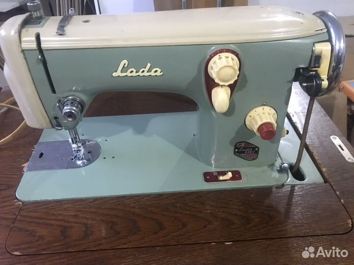 Швейная машина Чайка