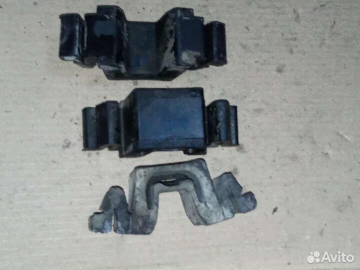 Renault кронштейн радиатора