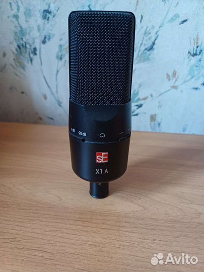 Студийный микрофон