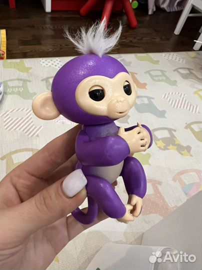 Интерактивная обезьянка Fingerlings baby