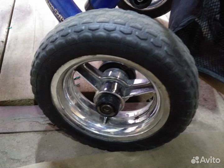 Детский трехколесный велосипед коляска