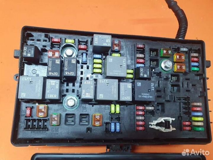 Блок предохранителей подкапотный Cadillac Srx 3.6