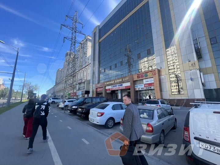 Торговое помещение в офисно-деловом центре, 92 м²