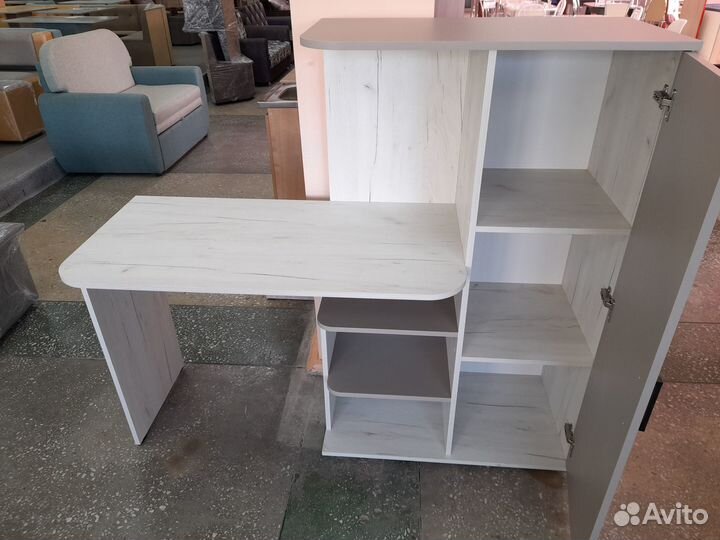 Стол компьютерный для школьника с пеналом. Новый