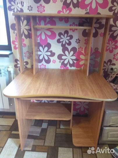 Продам компьютерный стол