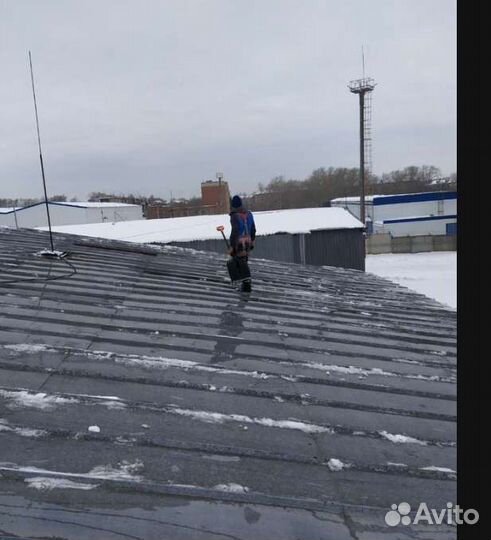 Чистка кровли от снега