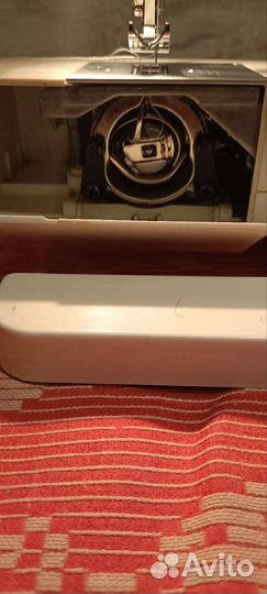 Машина швейная бытовая б/у