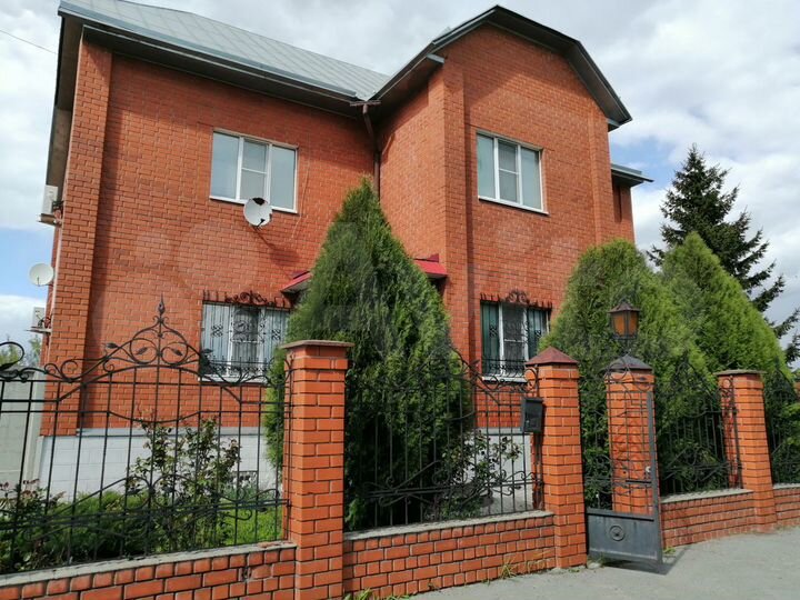 Коттедж 370 м² на участке 17 сот.