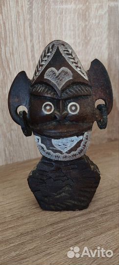 Фигурки и сувениры из разных стран